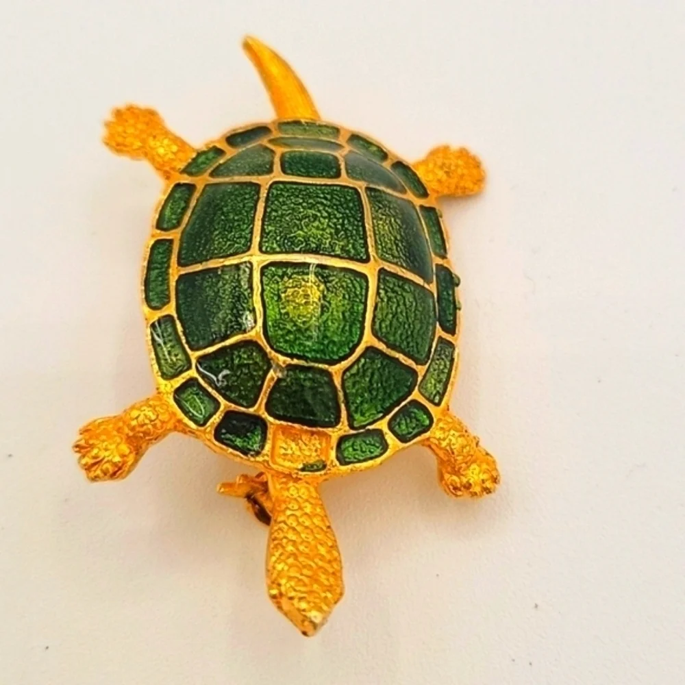 Vintage Turtle Enamel Gold Tone Brooch 🐢
